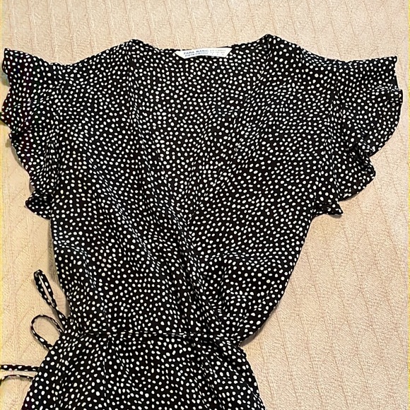 Zara Basic Wrap Top - Picture 2 of 13